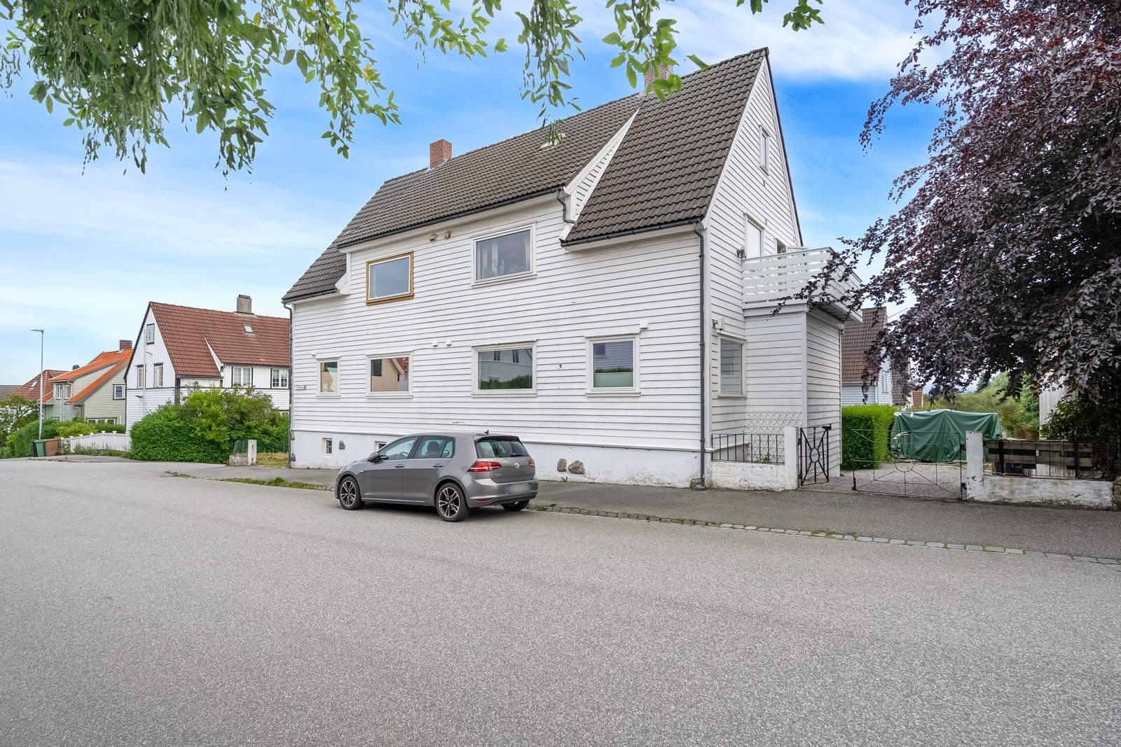 Området er rolig og etablert, og i kort avstand til så og si alt. Galleribilde