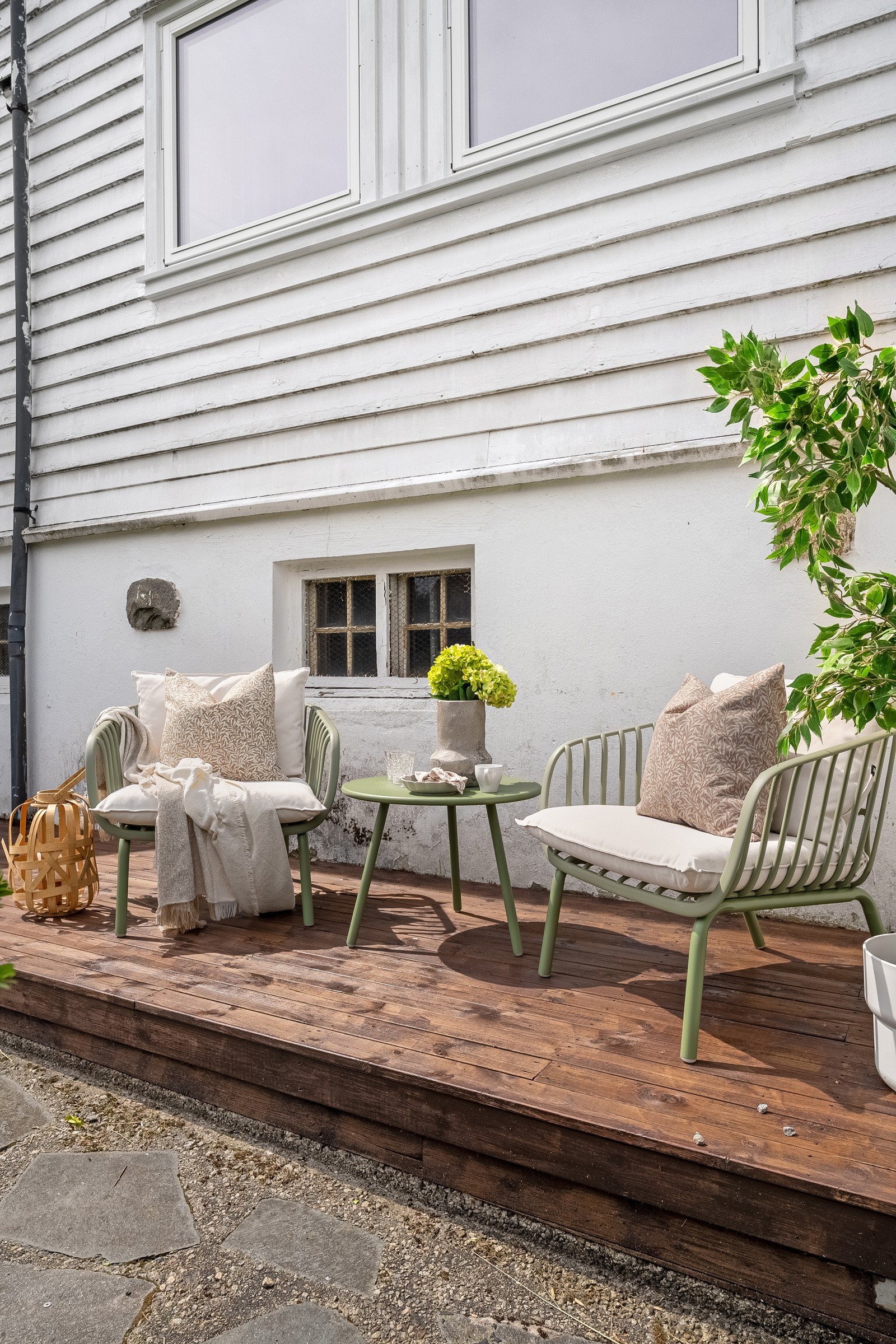 Den minste terrassen er på ca. 8 kvm, her kan man nyte dagens første kaffekopp i solveggen. Galleribilde