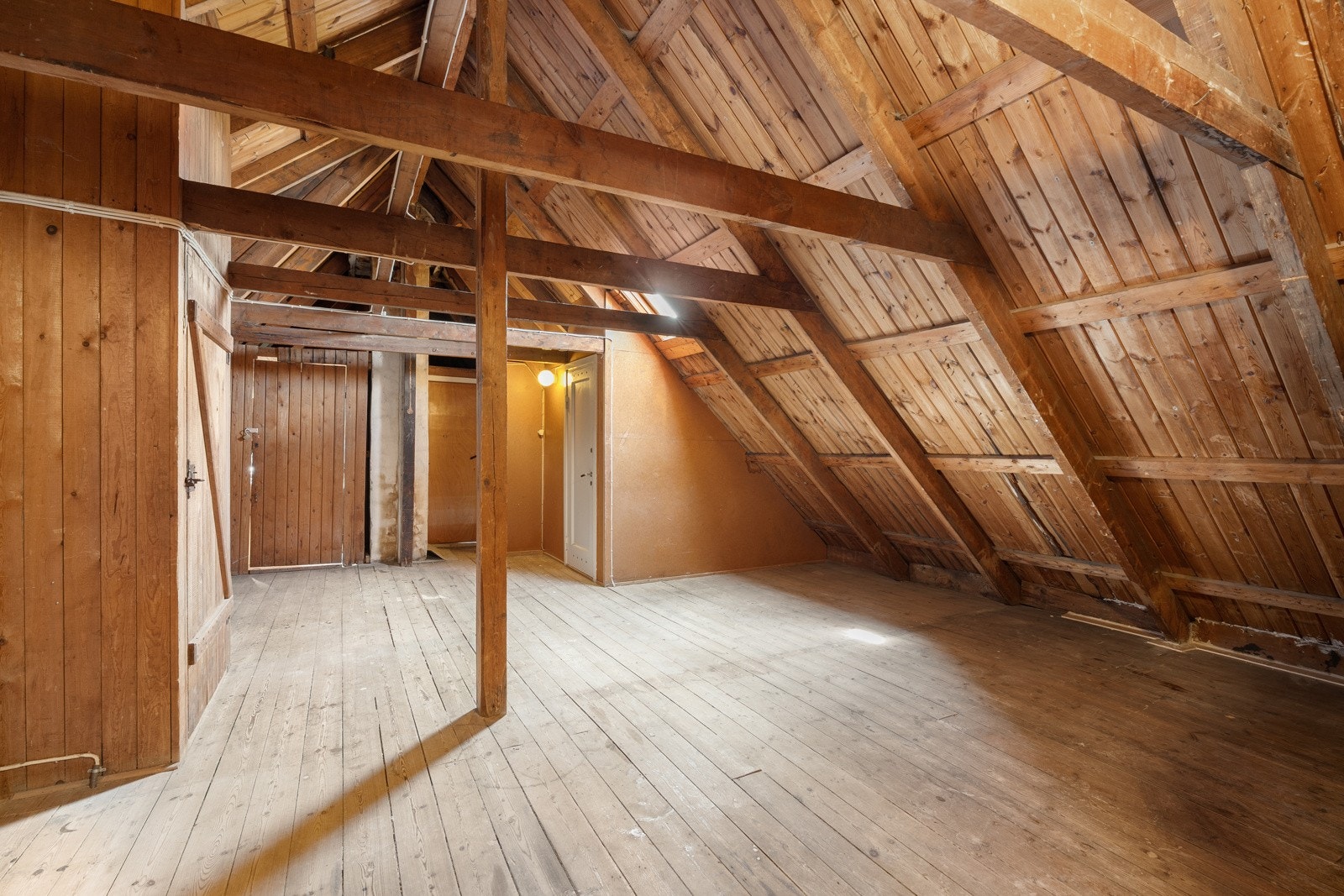 På loftet har man en bod på 8 kvm. Galleribilde