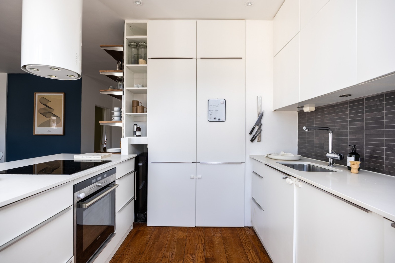 For øvrig integrert kjøleskap og fryser, samt oppvaskmaskin. Galleribilde