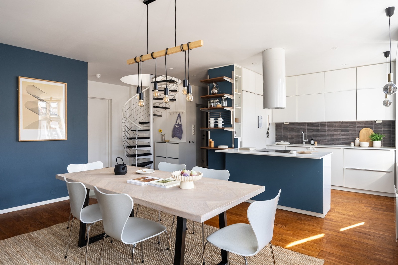 Sannergata 26 presenteres av EIE Eiendomsmegling ved Synne Eide Lune. Galleribilde