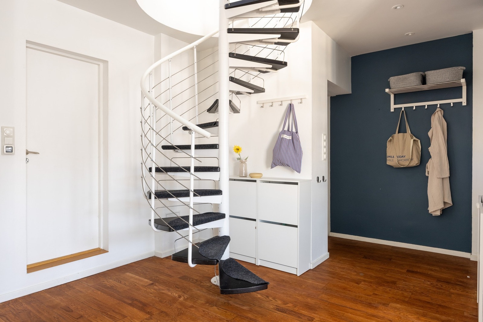 Entré med videre adkomst til loft. Galleribilde