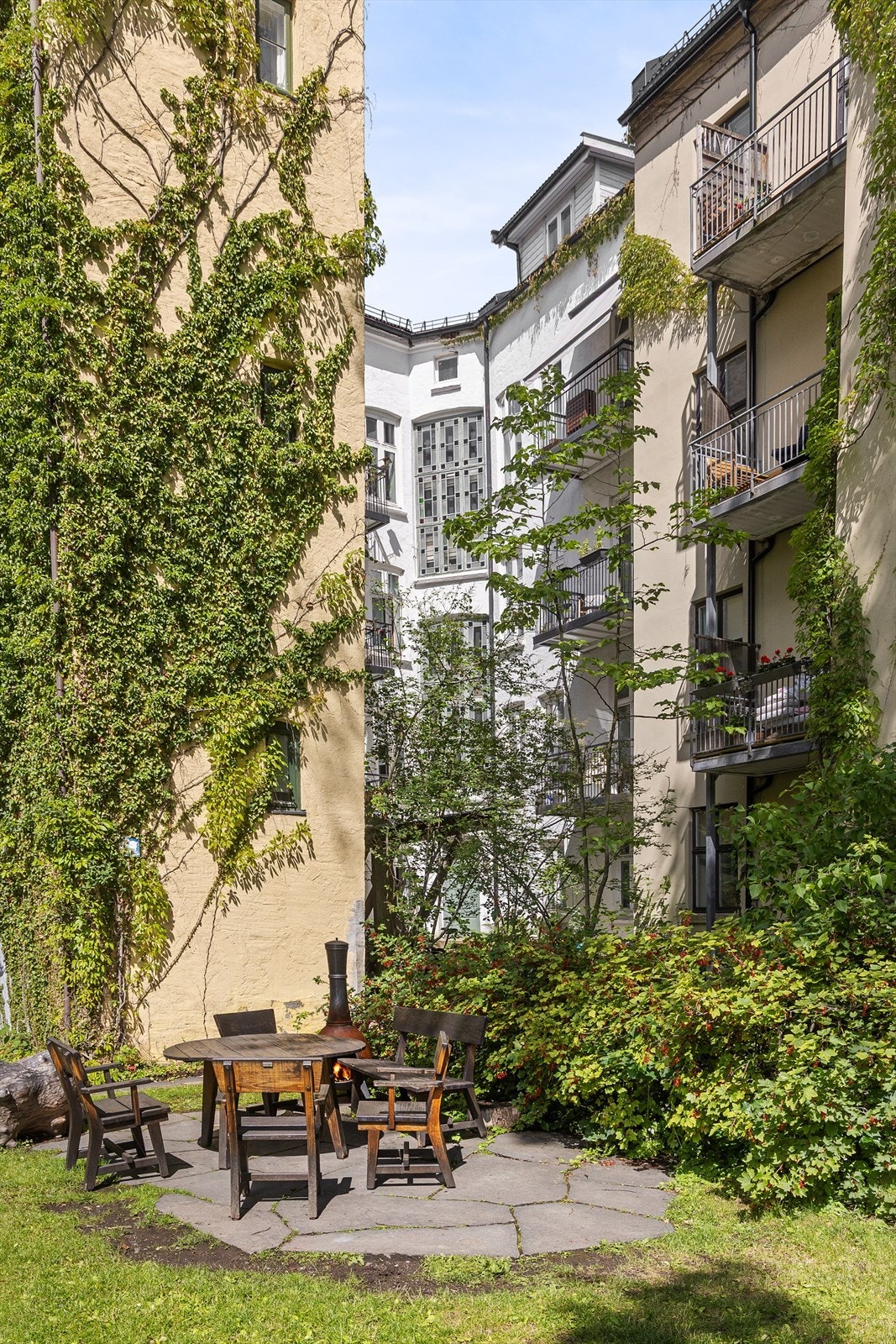 Her står det flere sittegrupper som kan benyttes av beboerne. Galleribilde