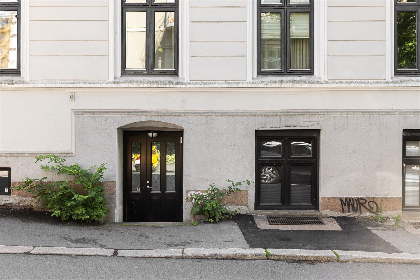 Leiligheten har egen privat inngang! Galleribilde