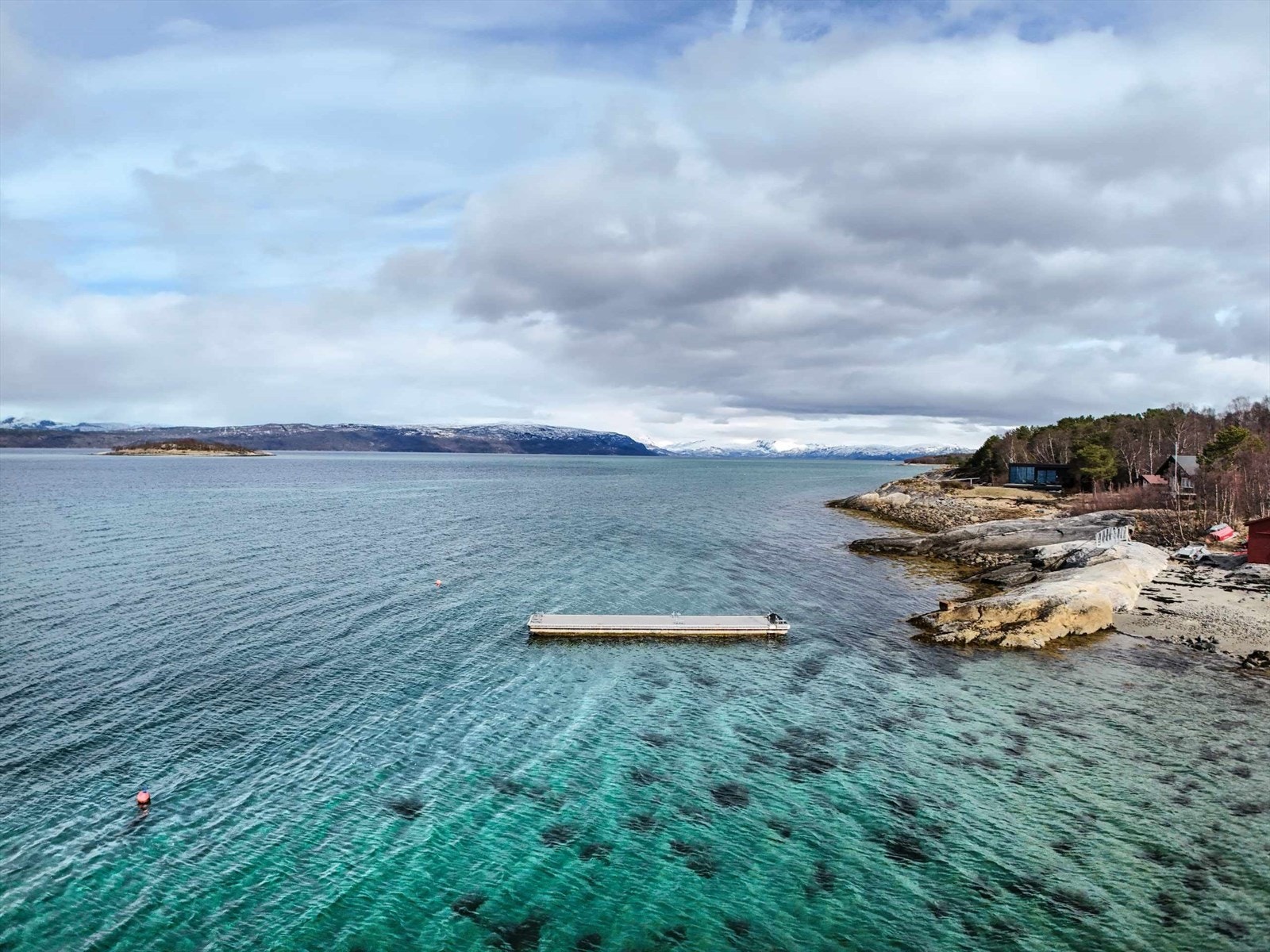 Felles brygge med landgang for flere hyttenaboer Galleribilde