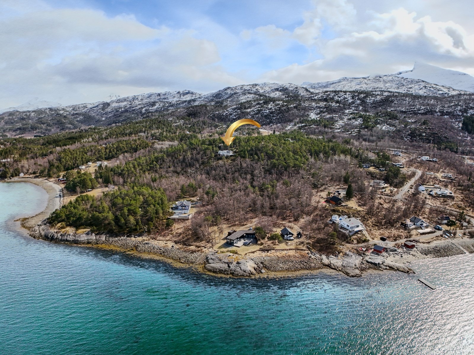Nærhet til sjøen hvor du kan benytte en felles brygge Galleribilde