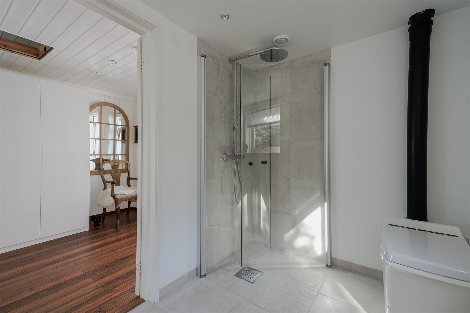 Fra gangen kommer du inn i badet Galleribilde