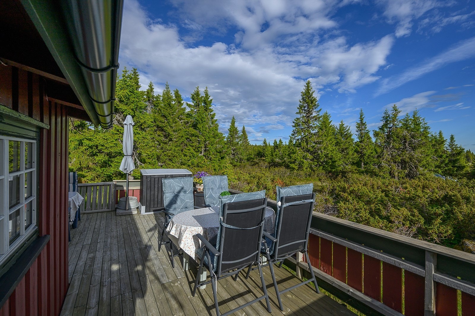 Gode møbleringsmuligheter på terrassen. Galleribilde