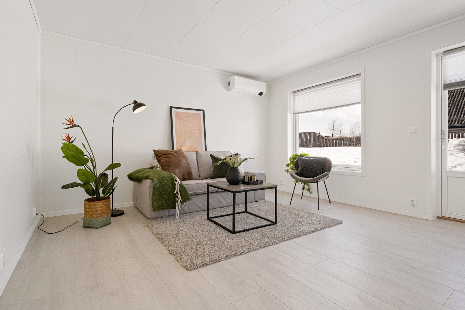 I stuedelen er det god plass til sofa- og tv-møblement. Galleribilde