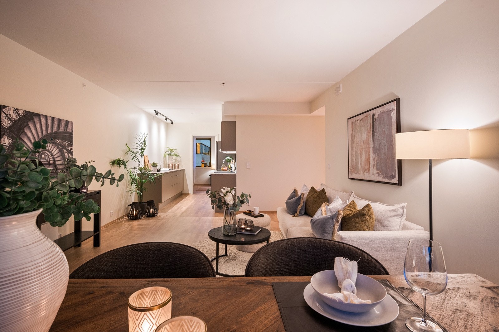 Kveldsstemning inne Galleribilde