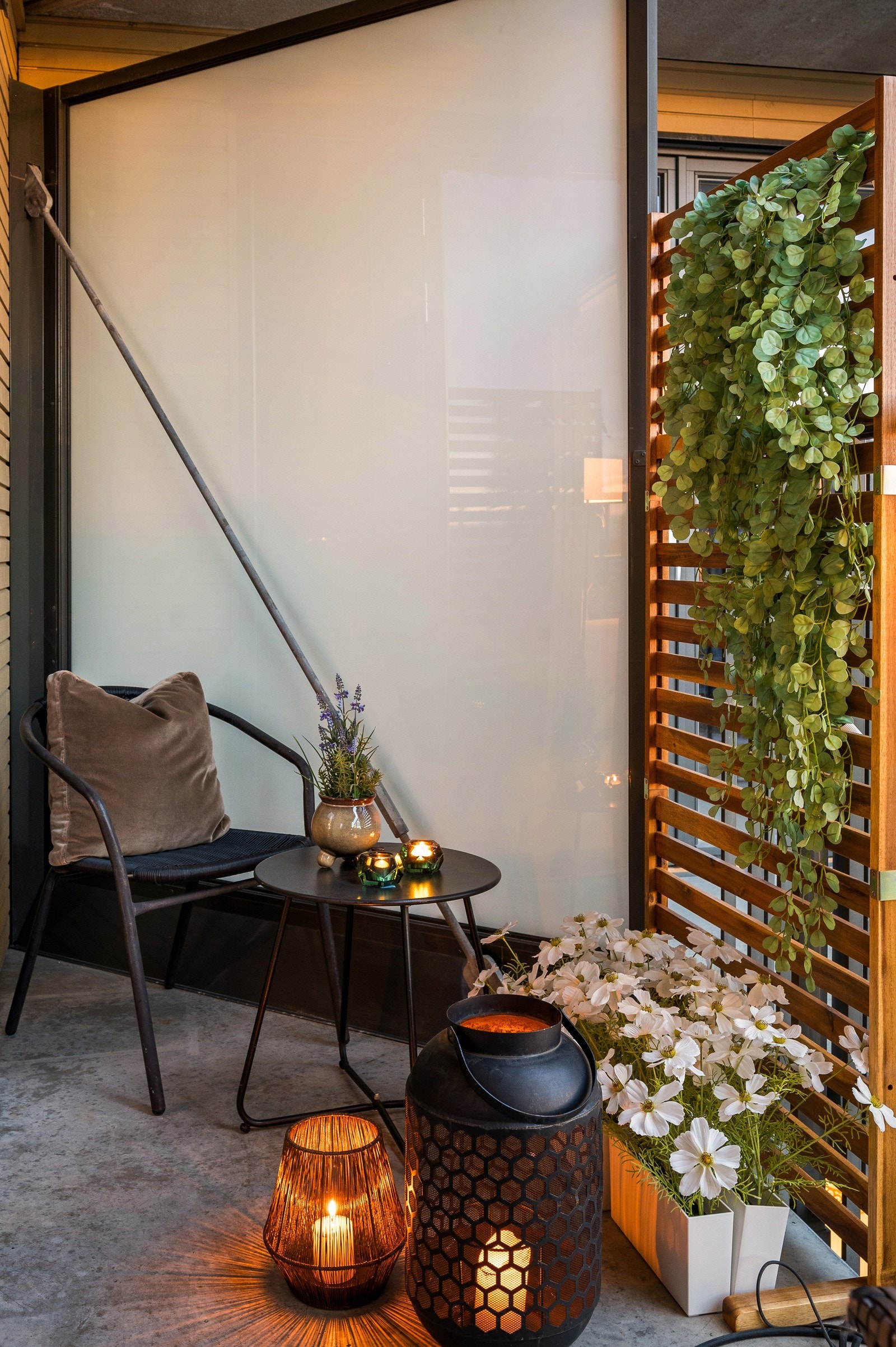 Hyggelig sone av balkongen med egen utgang fra et av boligens tre soverom Galleribilde