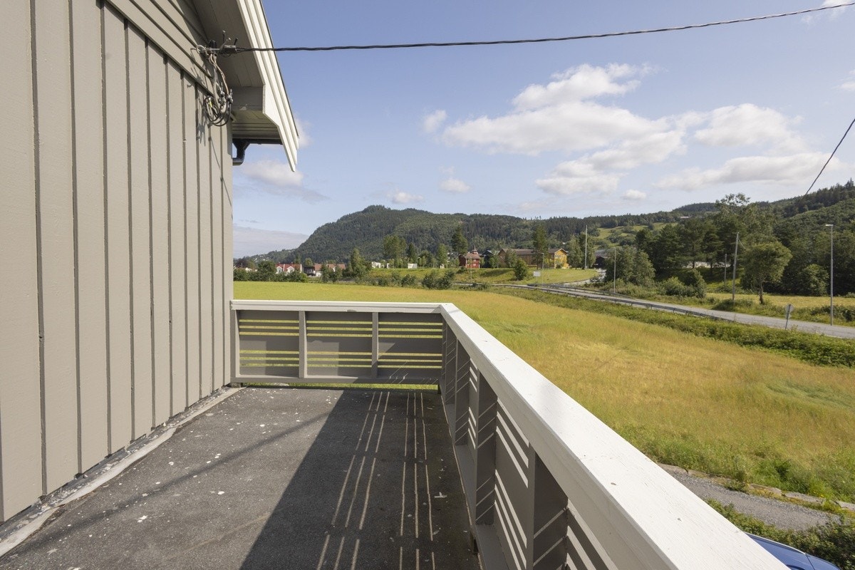 Balkong med utsikt til Orkdal VGS Galleribilde