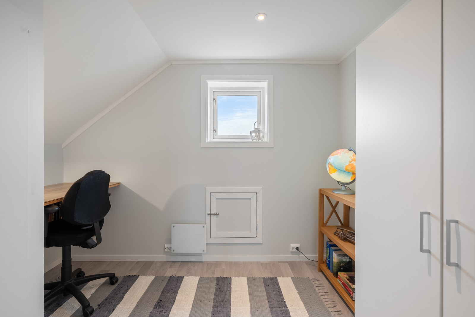 Det er også kontor i loftetasje, som byr på flere bruksmuligheter