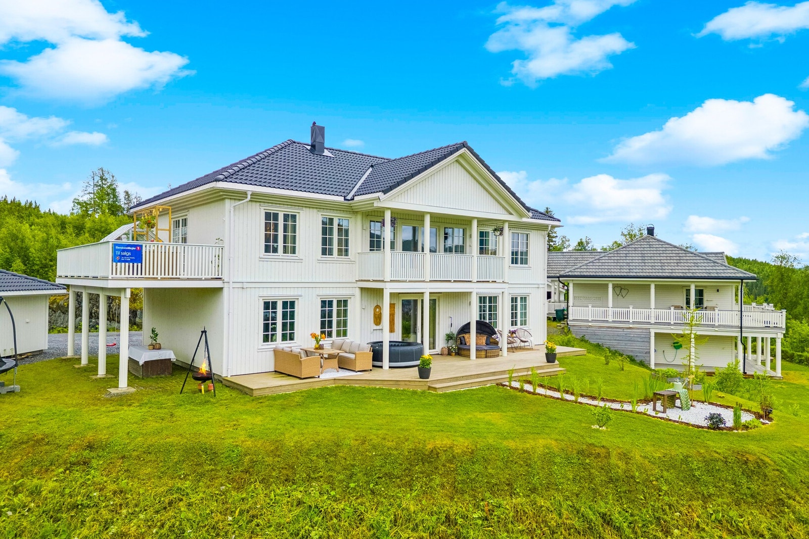 For mange er dette drømmehuset - Kanskje er det din tur å gjøre drøm til virkelighet? Velkommen skal du være til denne herskapelige boligen i Dølhaugan 1. Galleribilde