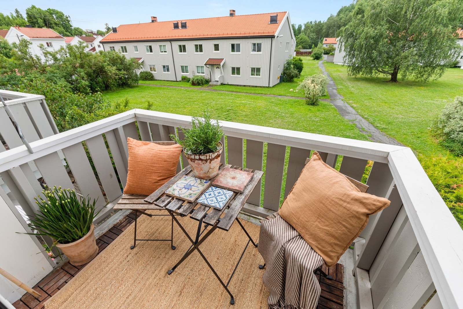 Nydelig solrik balkong Galleribilde