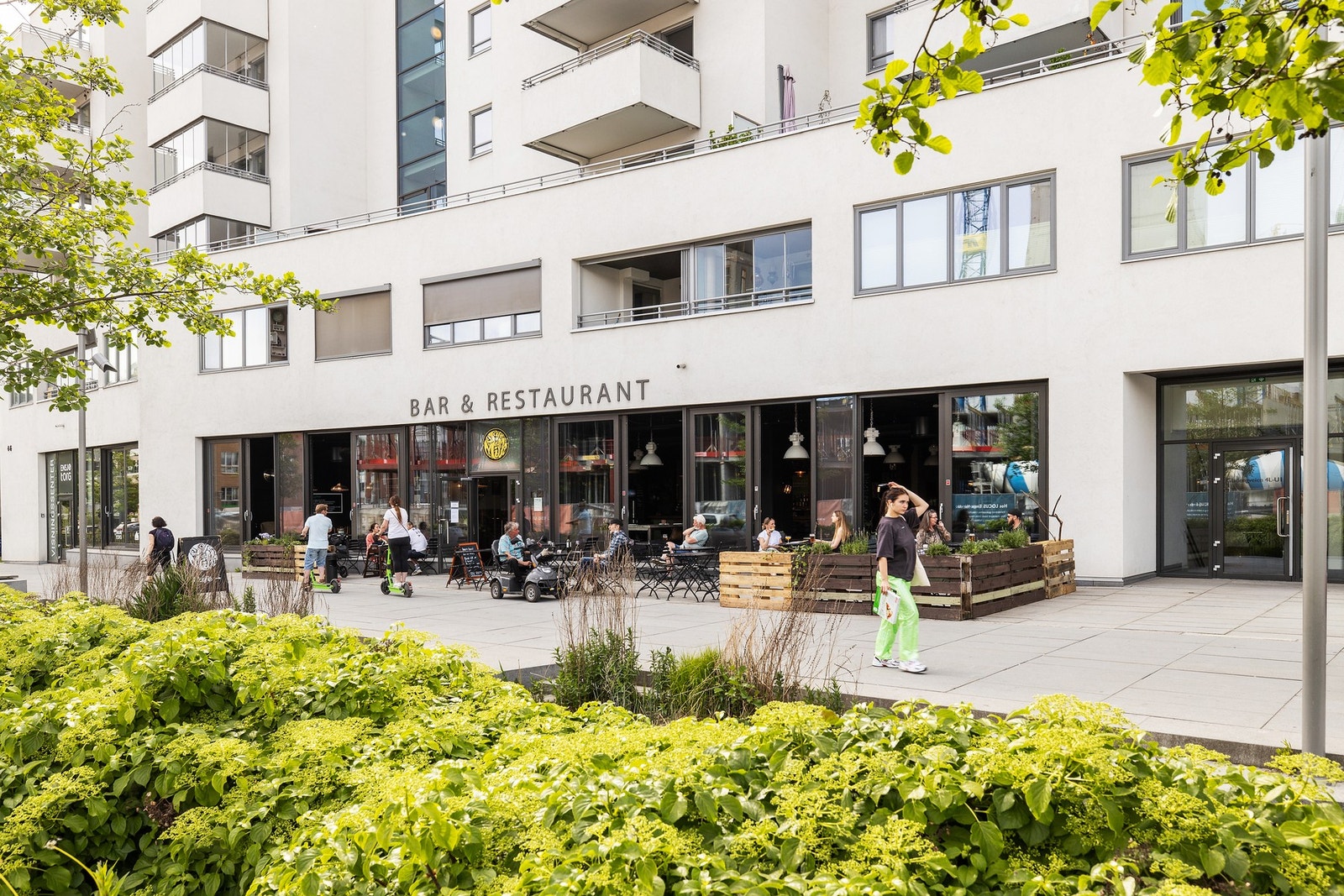 I Gladengveien finner du flere restauranter, butikker m.m. Galleribilde