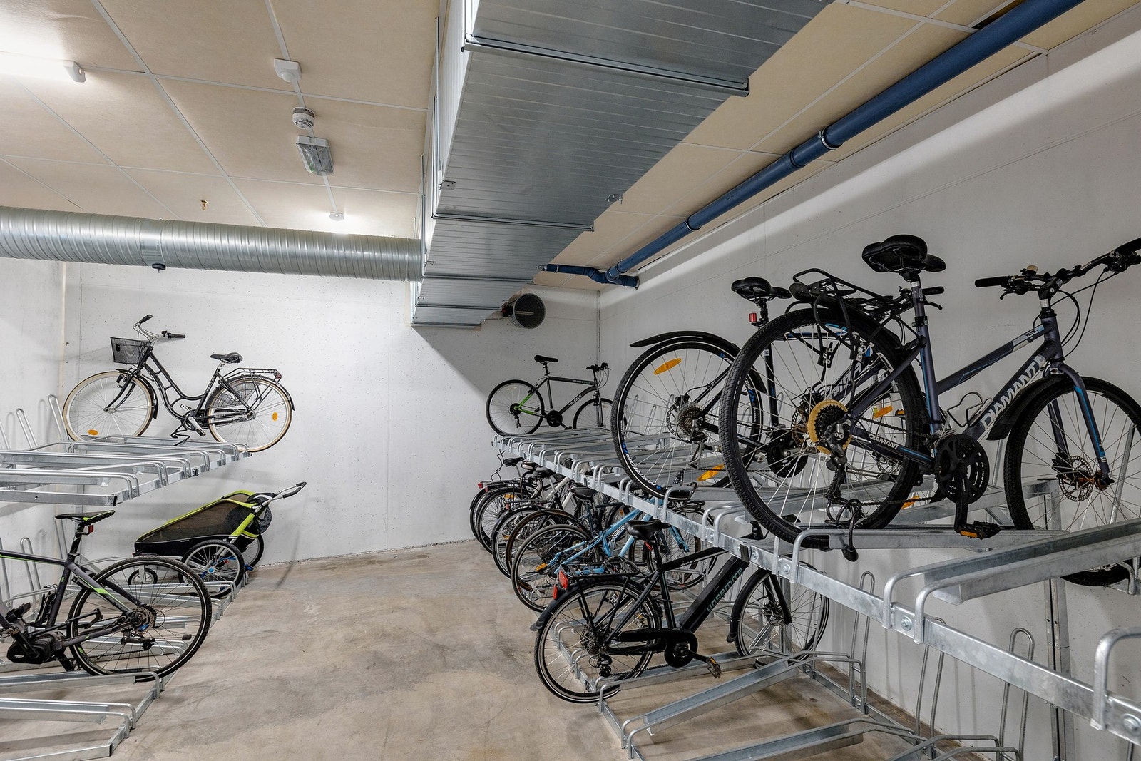 Felles sykkelparkering i sameiet Galleribilde