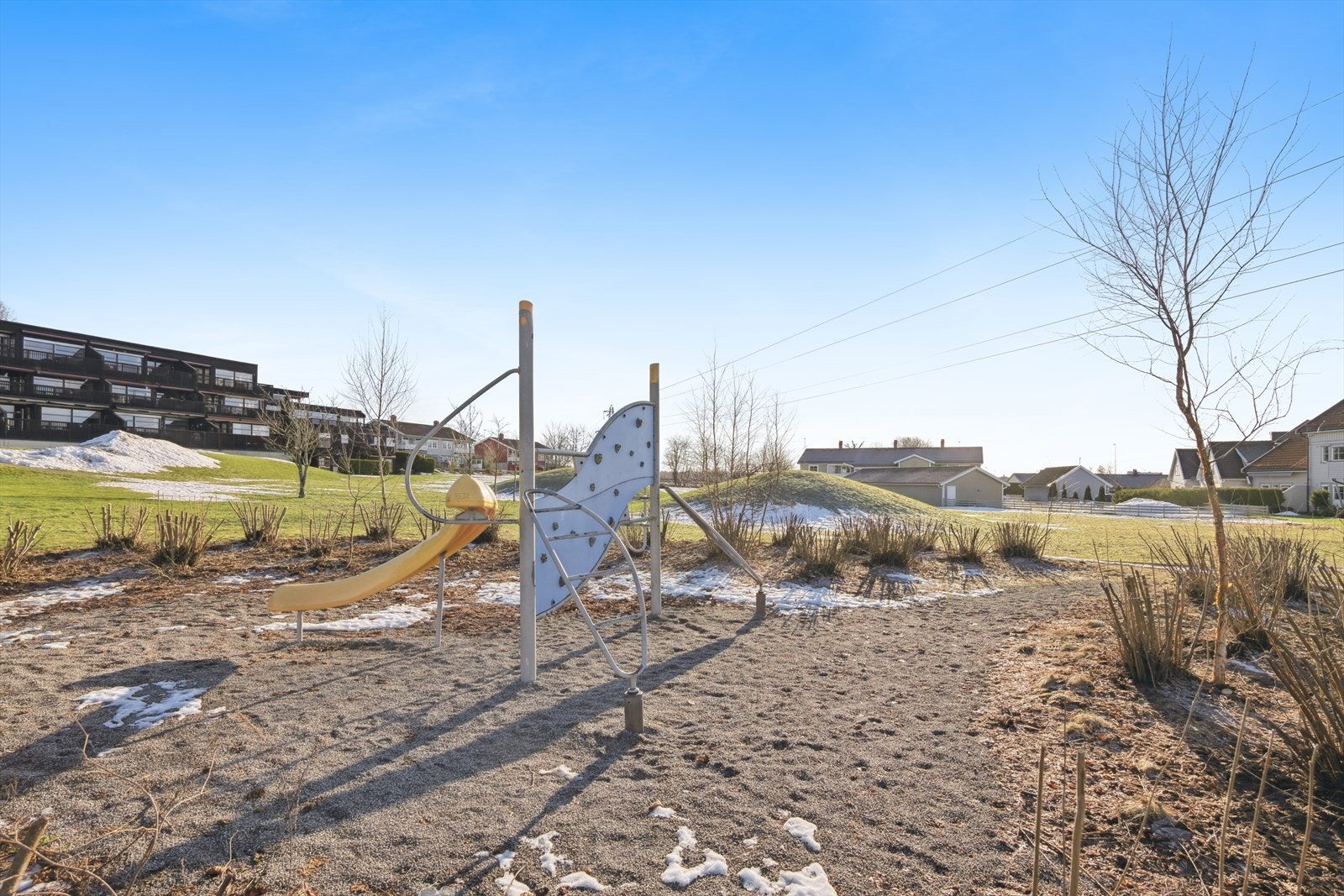 Det er flere lekeområder i nærområdet, samt store grøntområder. Galleribilde