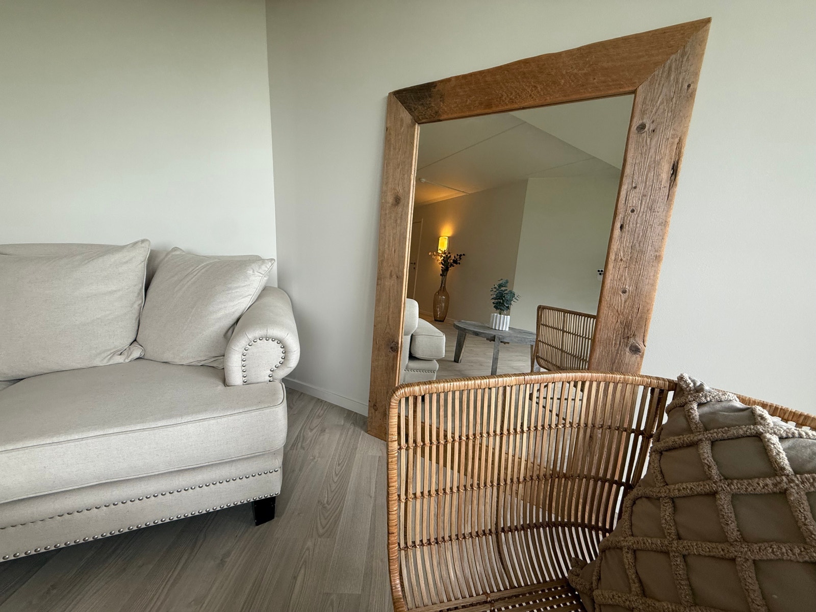 Bilde er fra leilighet 317 slik den fremstår nå. Nytt gulv. Pussede og malte overflater. Overbygd terrasse. Galleribilde