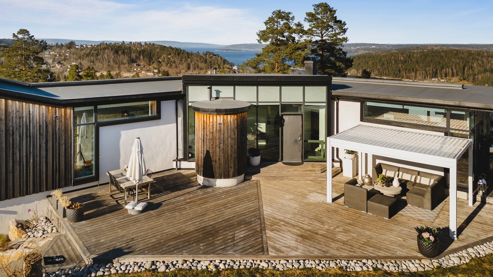 Stor terrasse på totalt 64 kvm. Galleribilde