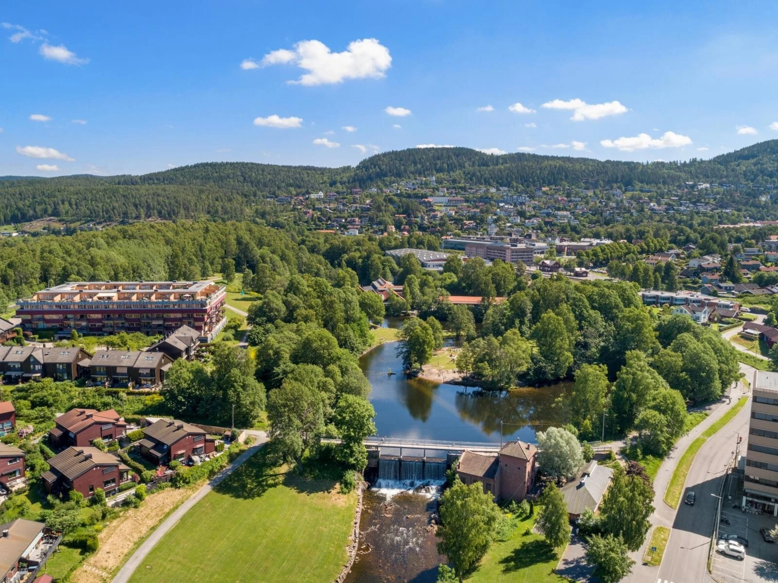 Brekkedammen/Frysja kun 200 meter fra boligen med bademuligheter og turmuligheter Galleribilde