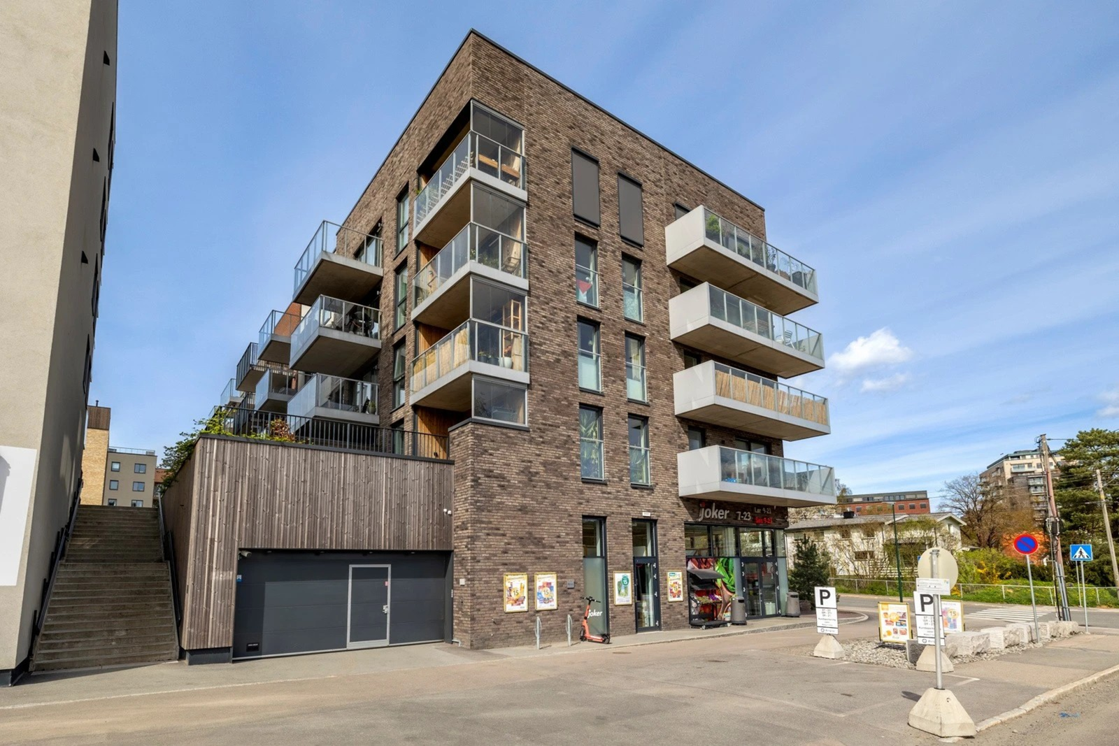 Umiddelbar nærhet til søndagsåpen Joker-butikk som ligger i Frysjaparken Galleribilde