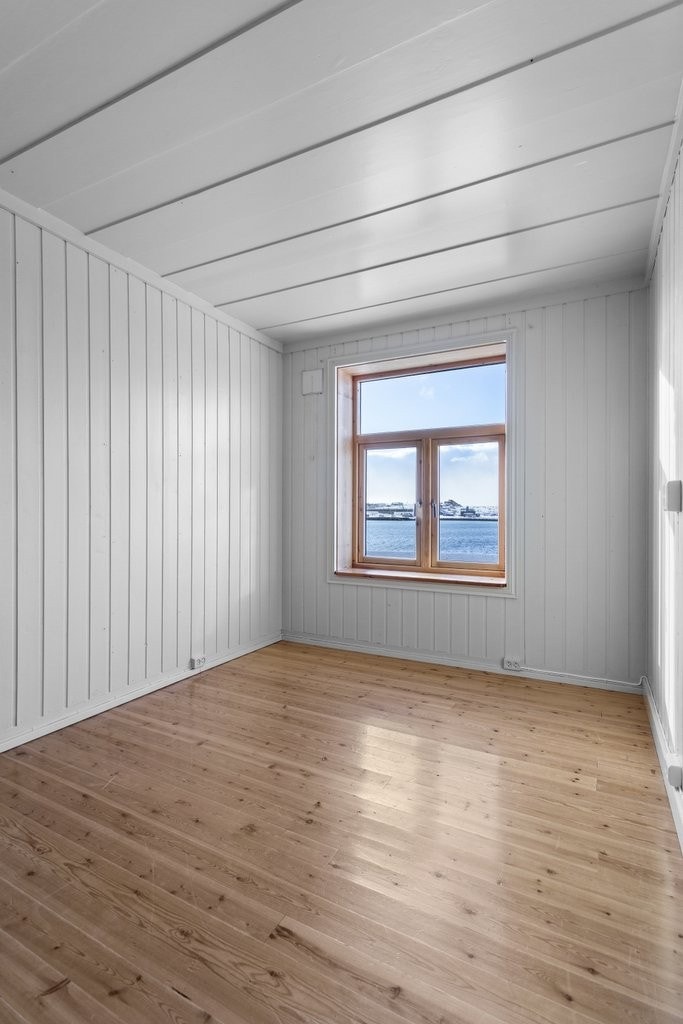 Soverom 3 i 1. etg. (taket er sansynligvis fra byggeåret)) Galleribilde