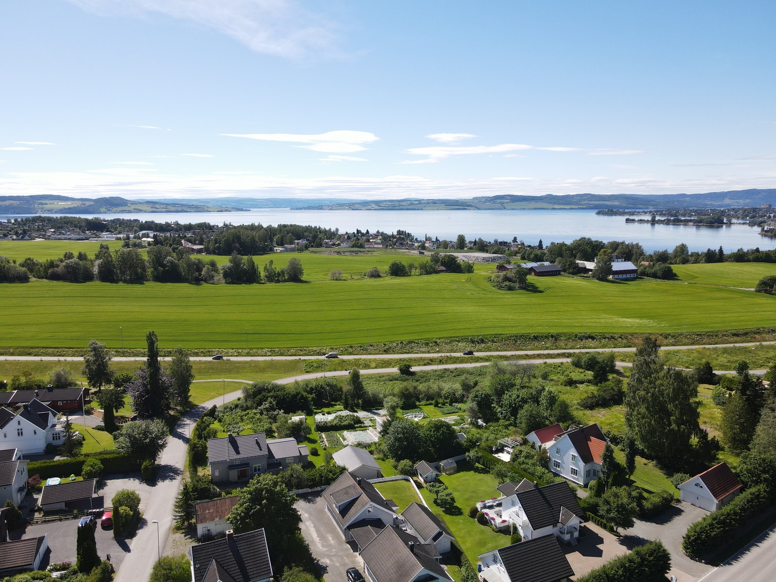 Dronefoto mot Mjøsa Galleribilde