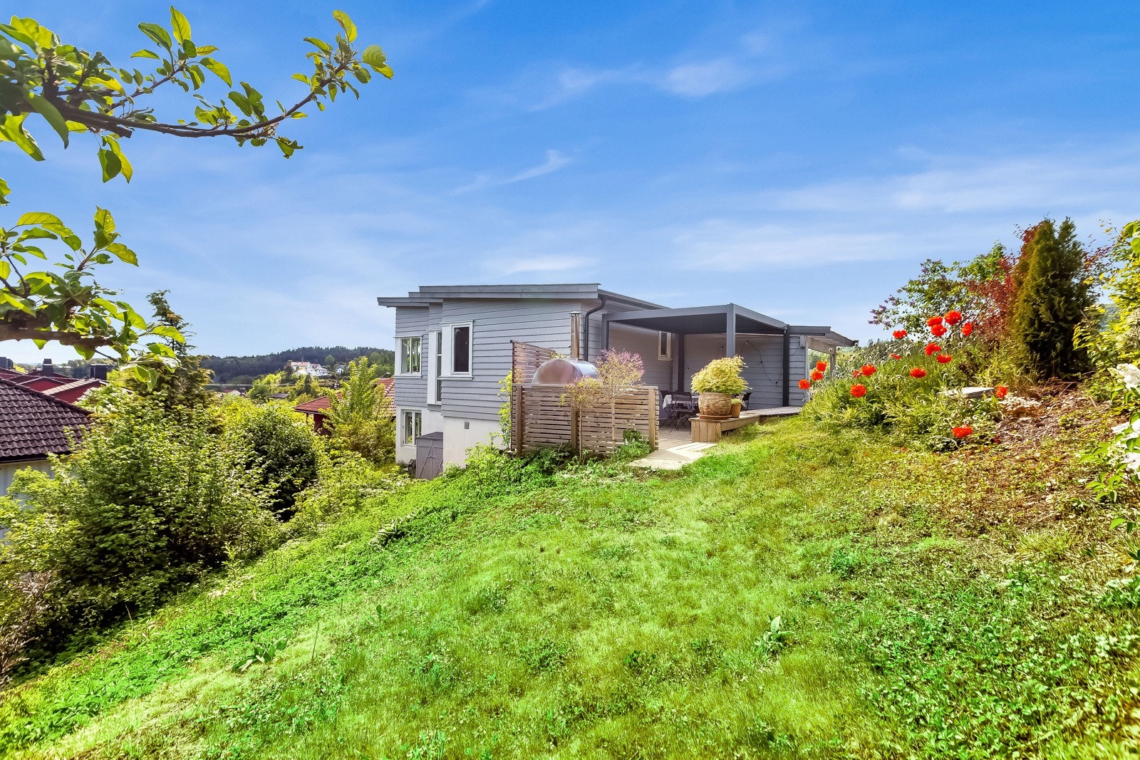 Har du behov for mer plen kan bakre del av tomten fylles ytterligere ut. Galleribilde