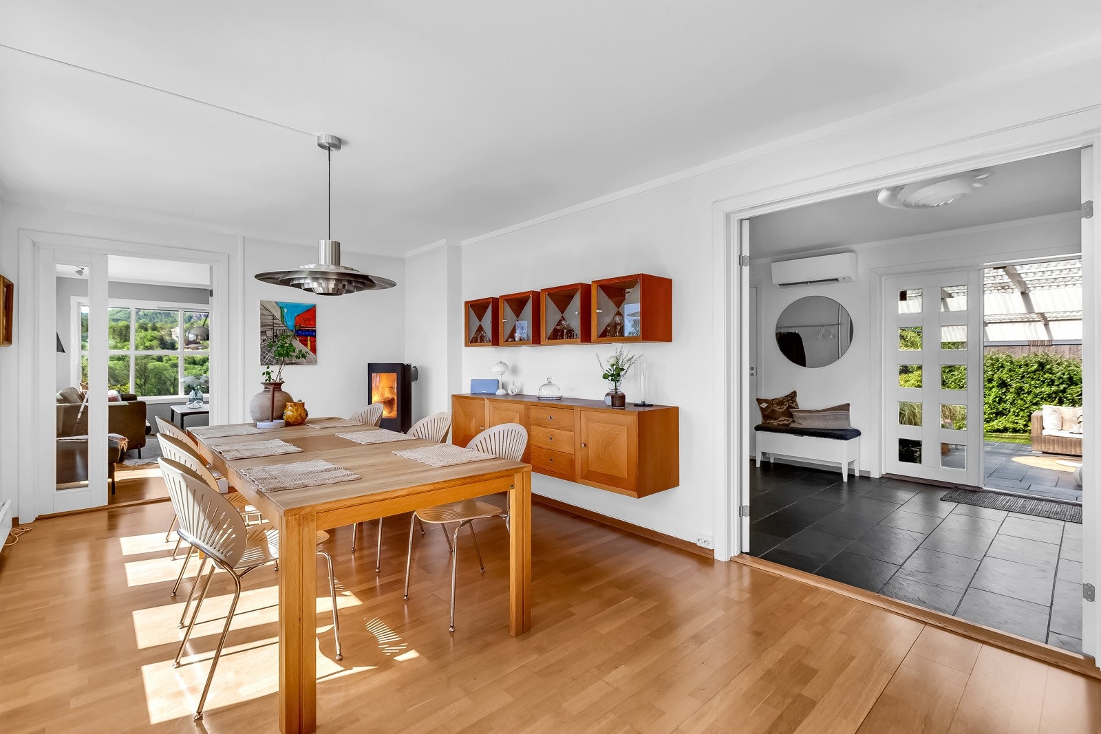 Her kan du dekke langbord til en hel storfamilie med gjester. Familien har gjestet både konfirmasjoner og store begivenheter her. Galleribilde