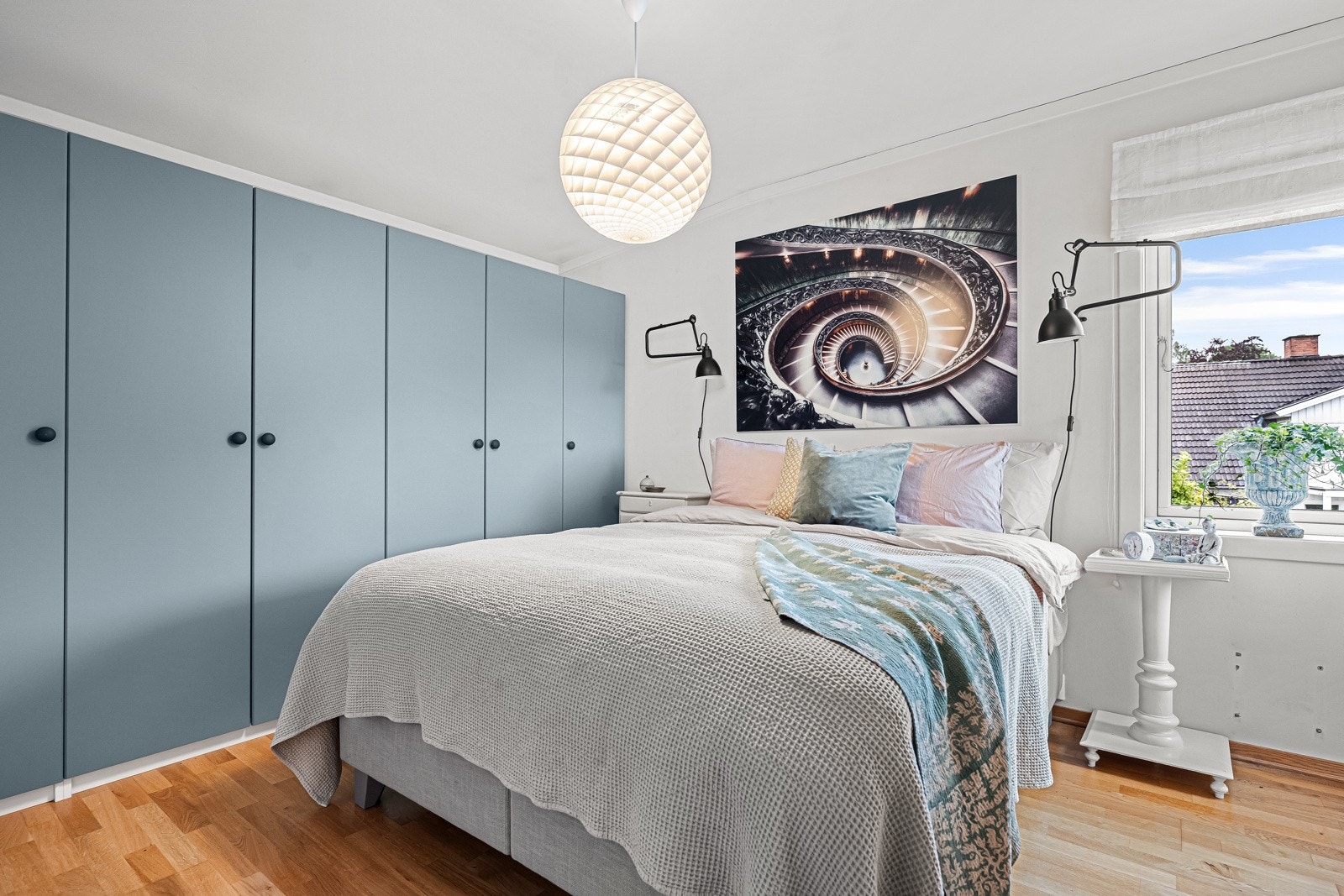 Boligen har to gode soverom i boligens 1. etasje Galleribilde