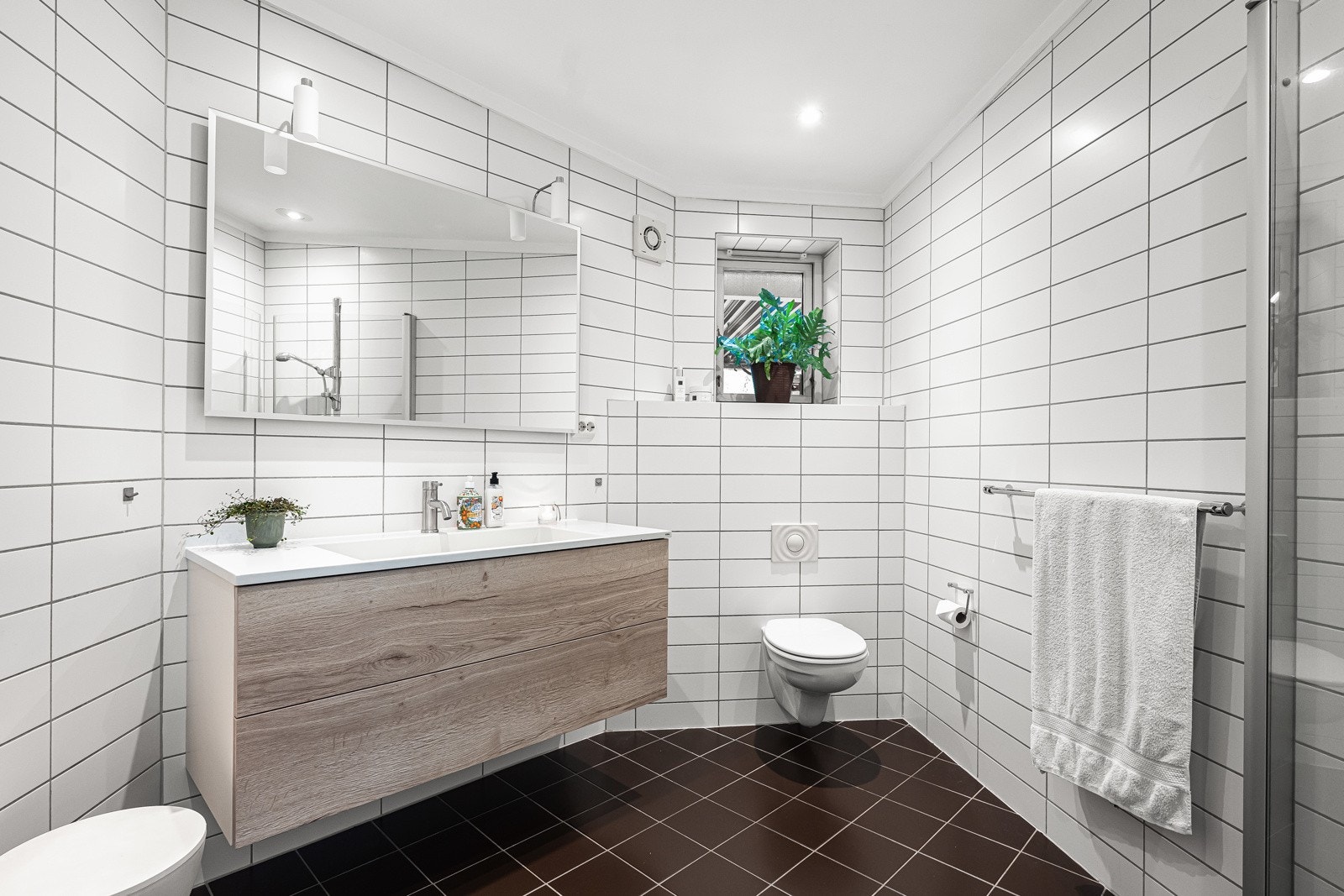 Innredningen er fra Schmidt Kjøkken/bad 2020 Galleribilde