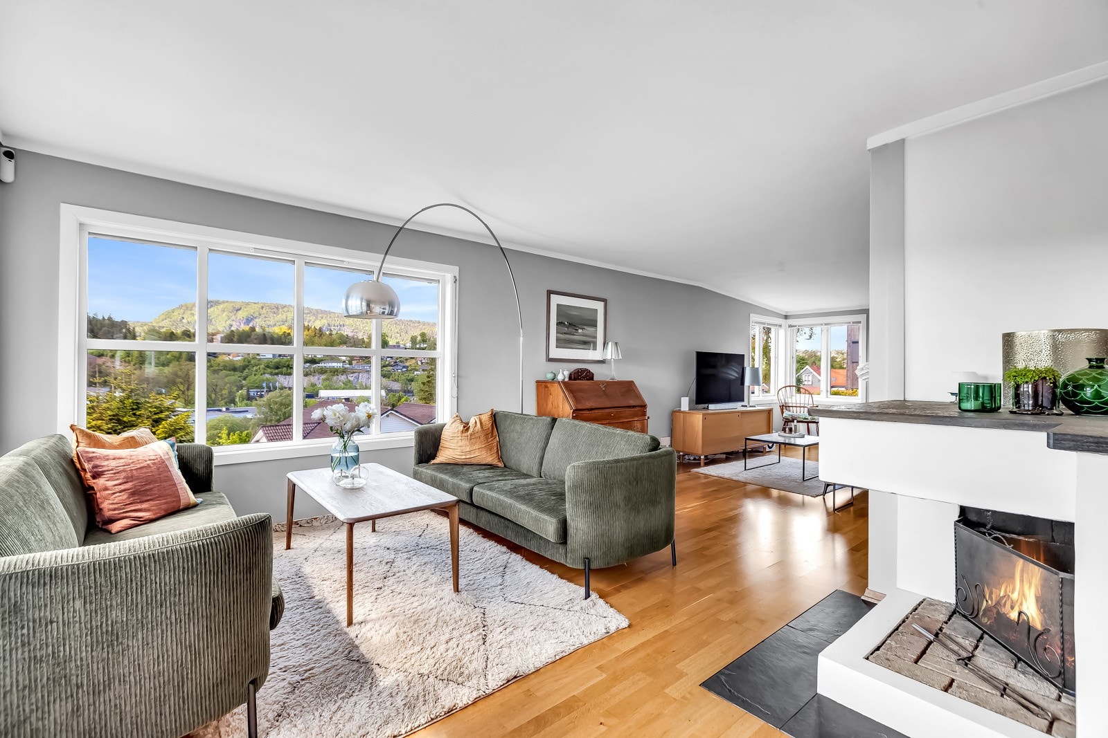 Peis i stuen som varmer godt på kalde dager Galleribilde