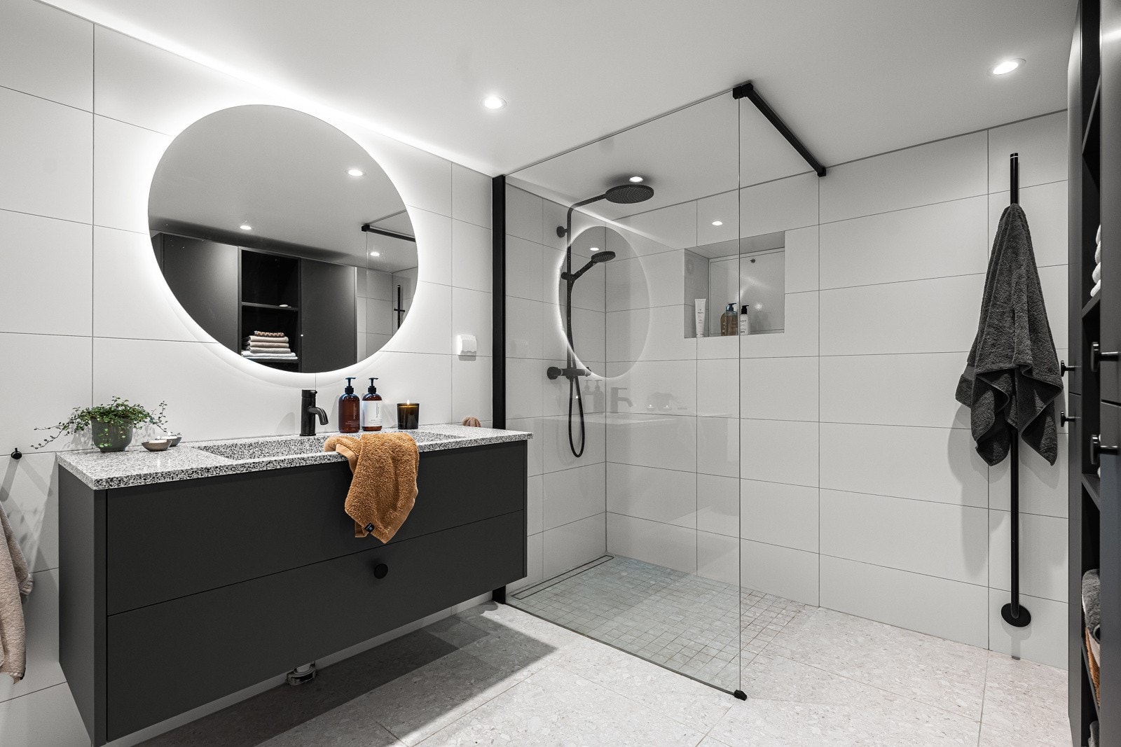 Lekkert bad i underetasje fra 2020 Galleribilde