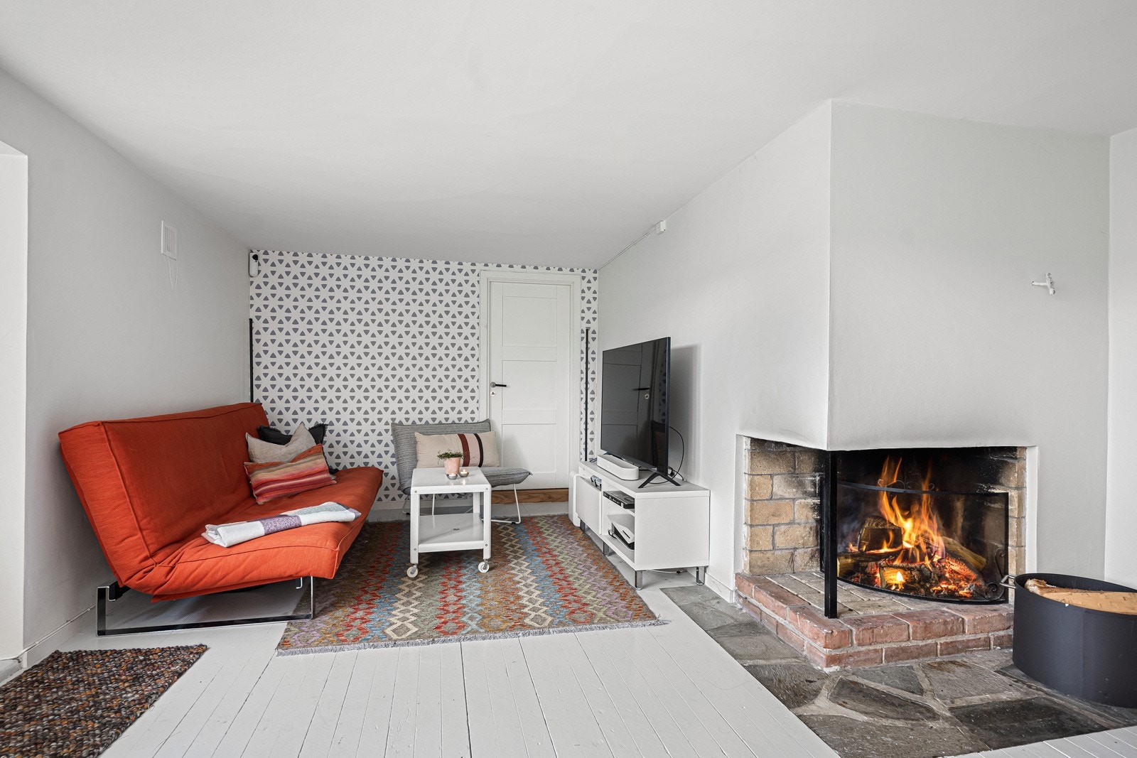 Peis som varmer underetasjen godt Galleribilde