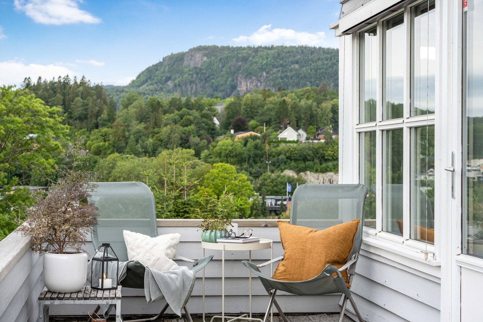 Skaugumåsen i bakgrunn. Fin søndagstur kan startes allerede like utenfor døren og opp dit. Galleribilde