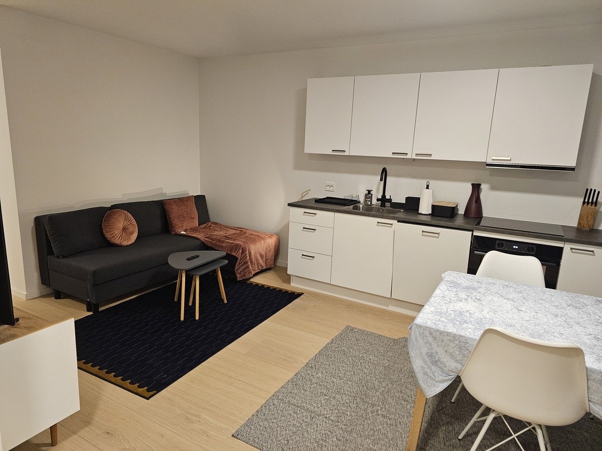 Strai Kjokken med sofa Galleribilde