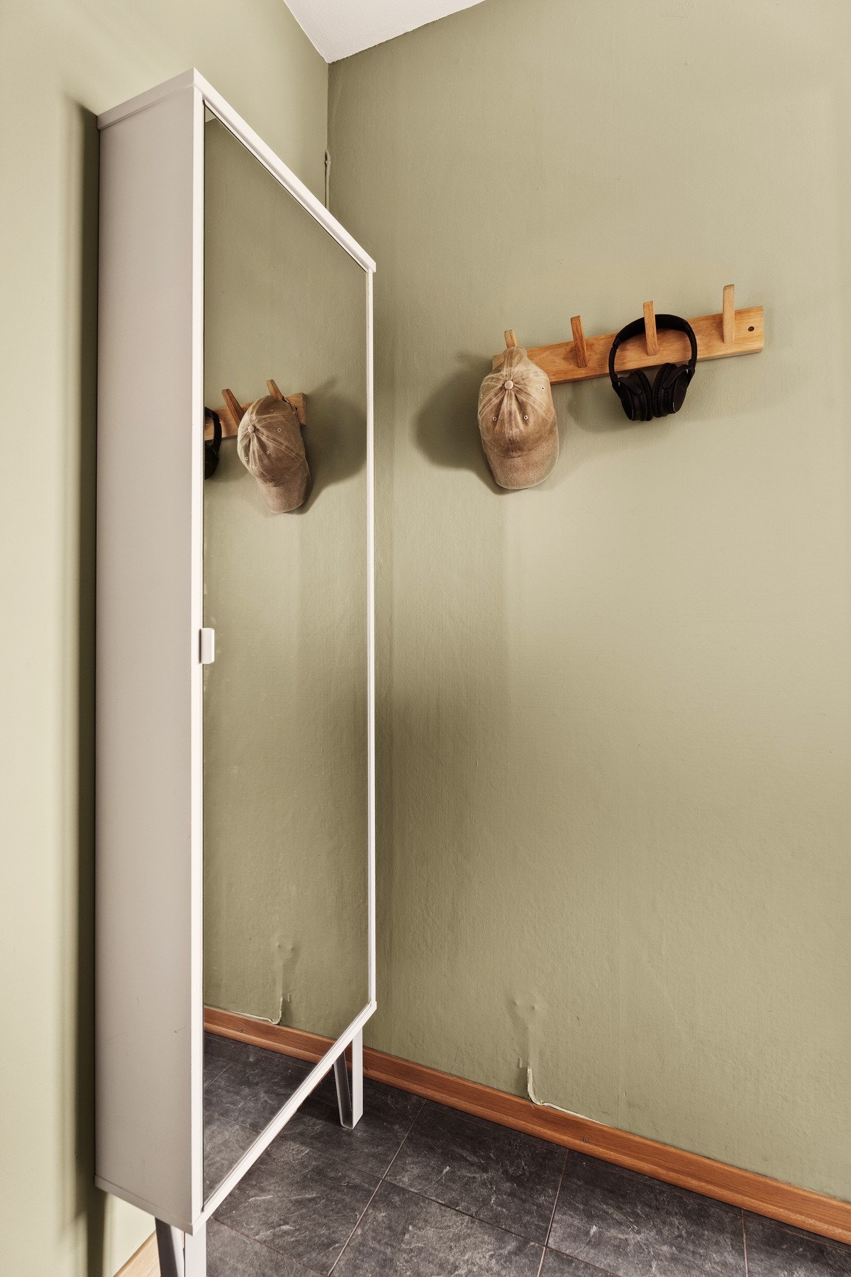 Leiligheten har en innbydende entré. Galleribilde