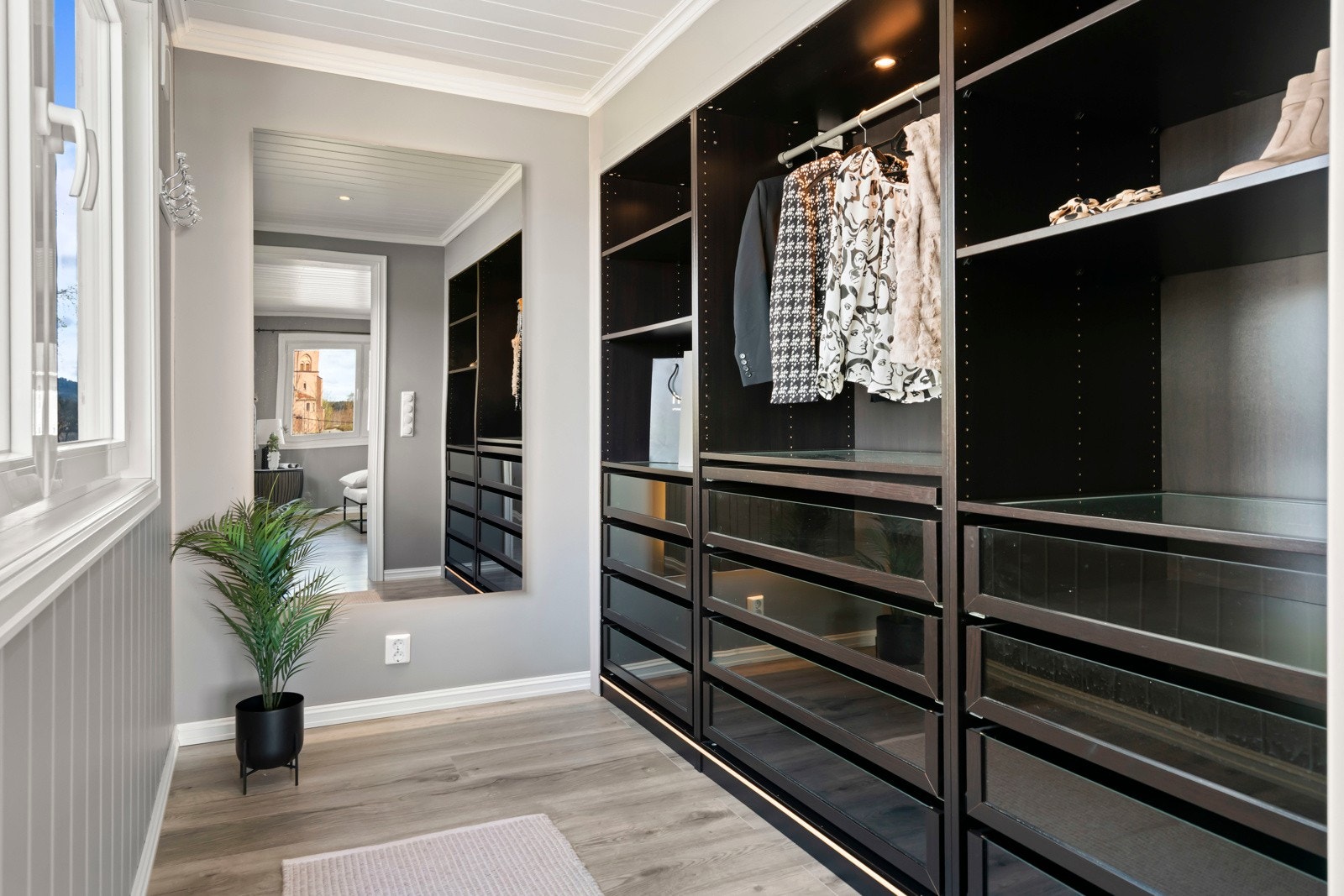 Walk-in-closet fra 2021. Galleribilde
