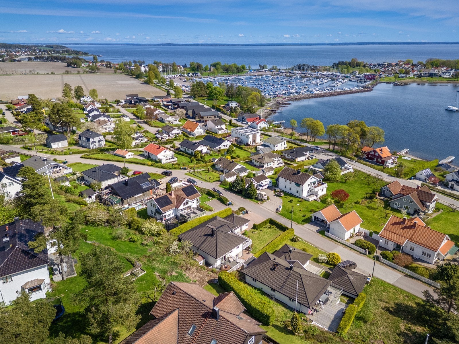 Sjønært beliggende med strand i umiddelbar nærhet Galleribilde