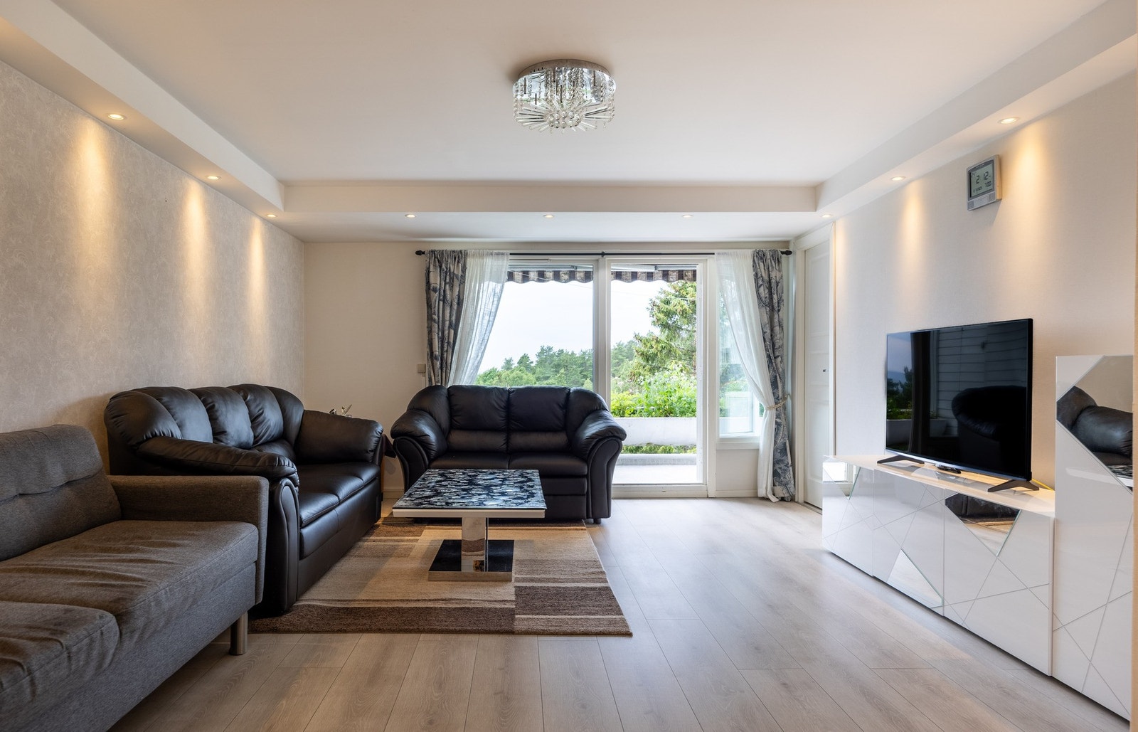 Lofsrudhøgda 221 presenteres av EIE Eiendomsmegling ved Torvan Shokri. Galleribilde