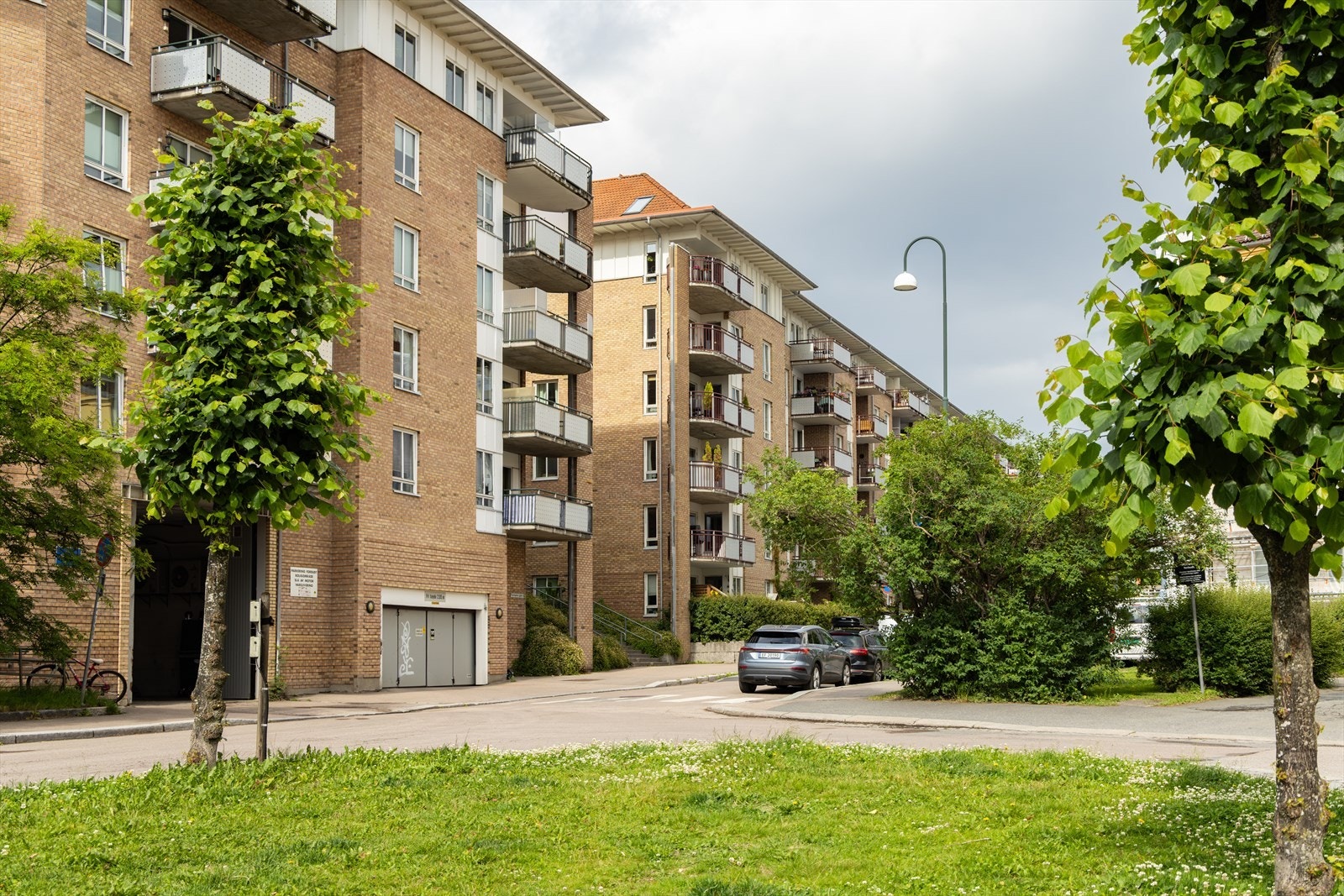 Leiligheten ligger i umiddelbar nærhet til Extra, SATS Sagene, flere koselige kaféer og restauranter og godt kollektivtilbud. Galleribilde