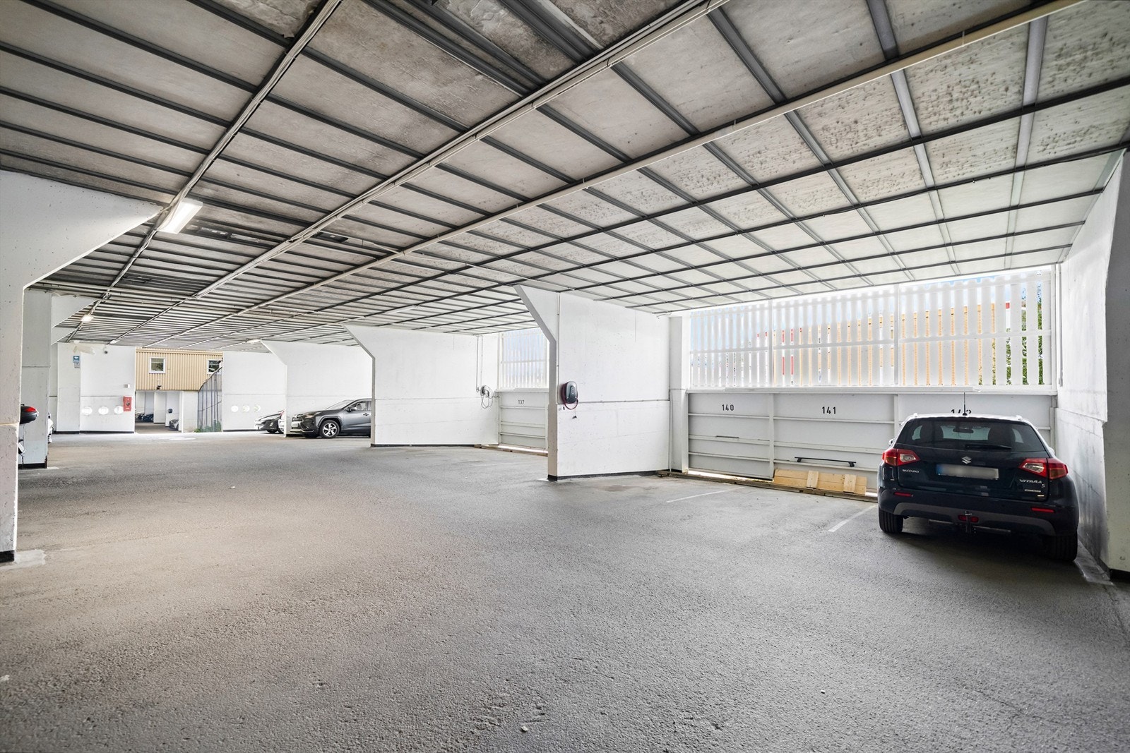 Parkeringsplass Nr 141 medfølger. Galleribilde