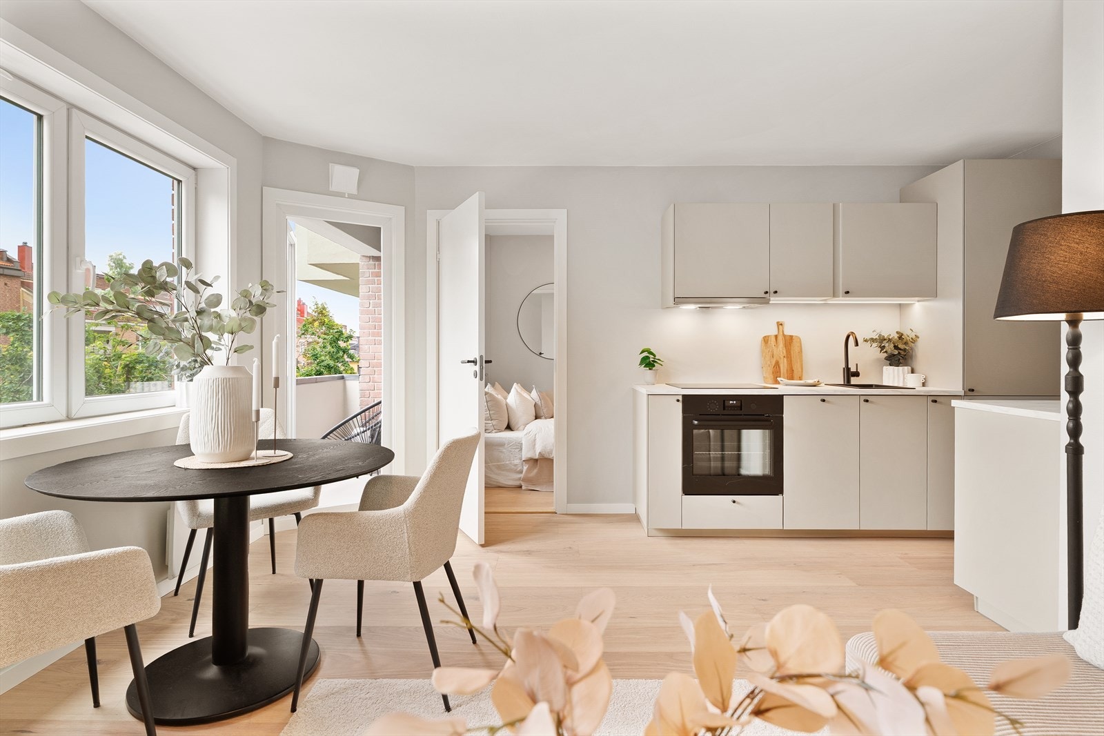 Åpen stue/kjøkken løsning - perfekt for sosiale sammenkomster! Galleribilde