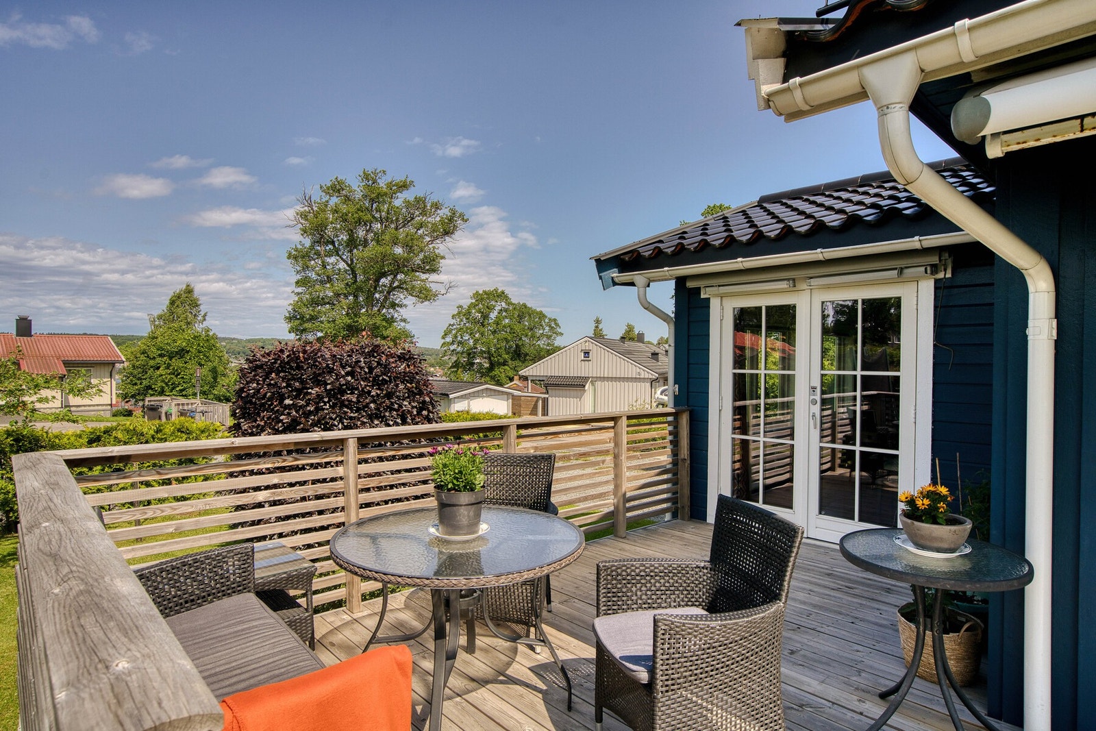 Det er solskjerming ved alle glassflater på denne siden Galleribilde