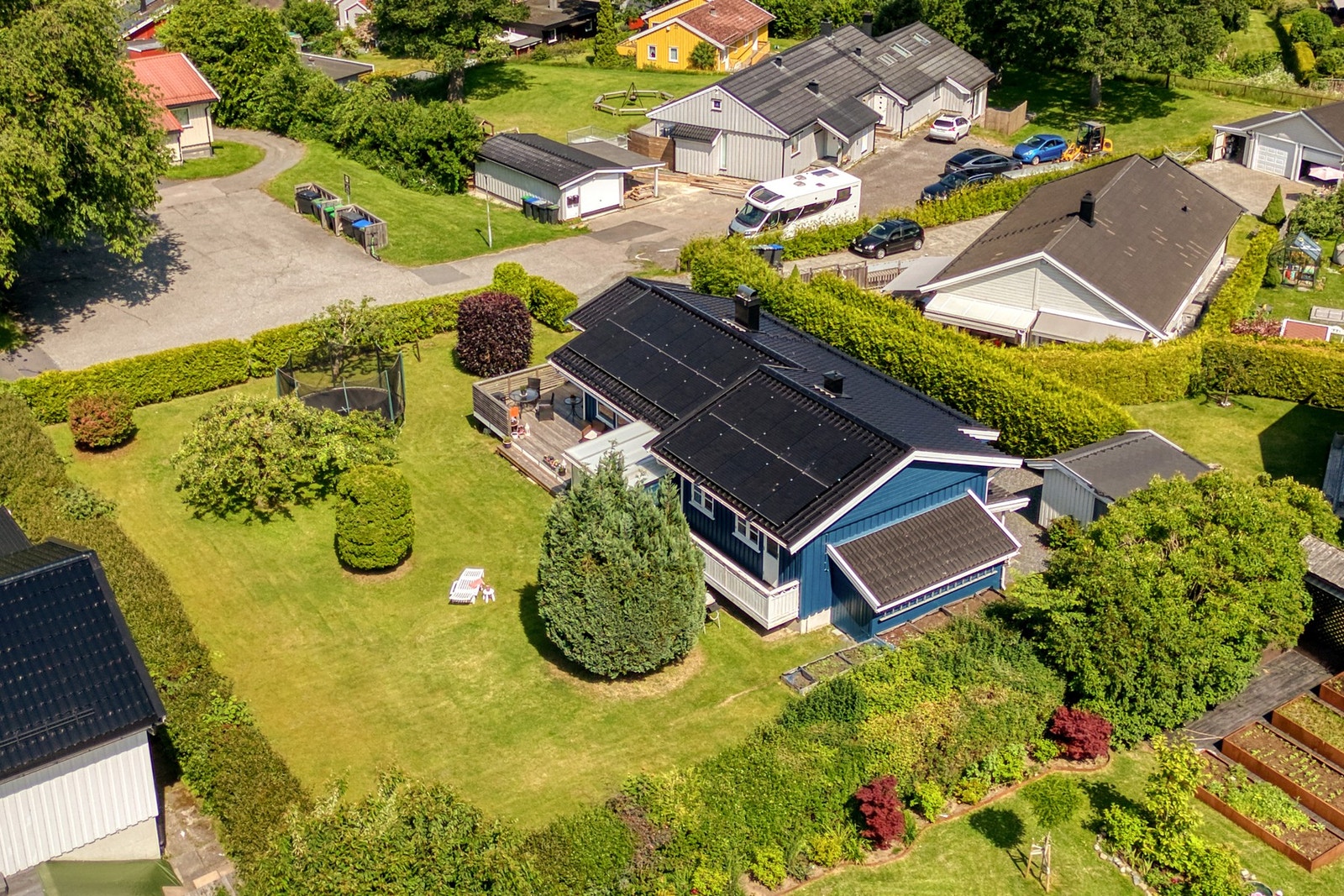 Eiendommen ligger solrikt og fint! Galleribilde