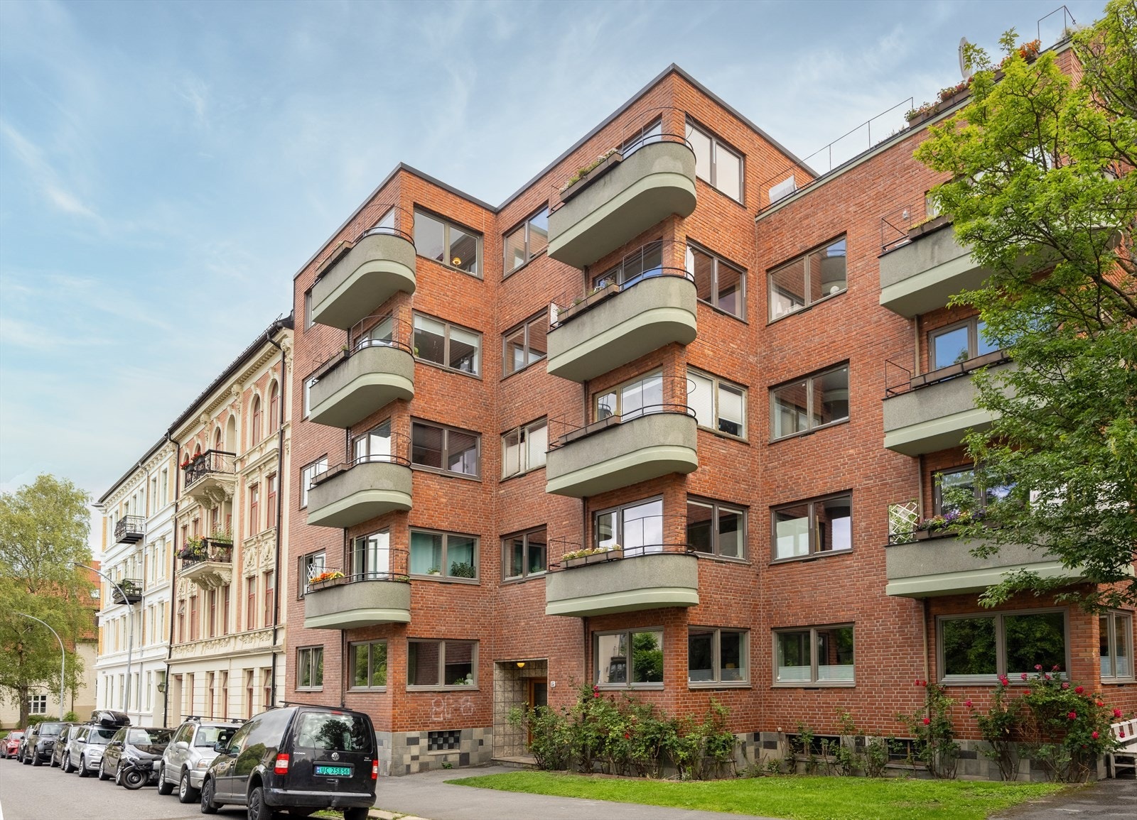 Lekker, lys og innbydende 4-roms hjørneleilighet med attraktiv beliggenhet på populære Valleløkken. Galleribilde