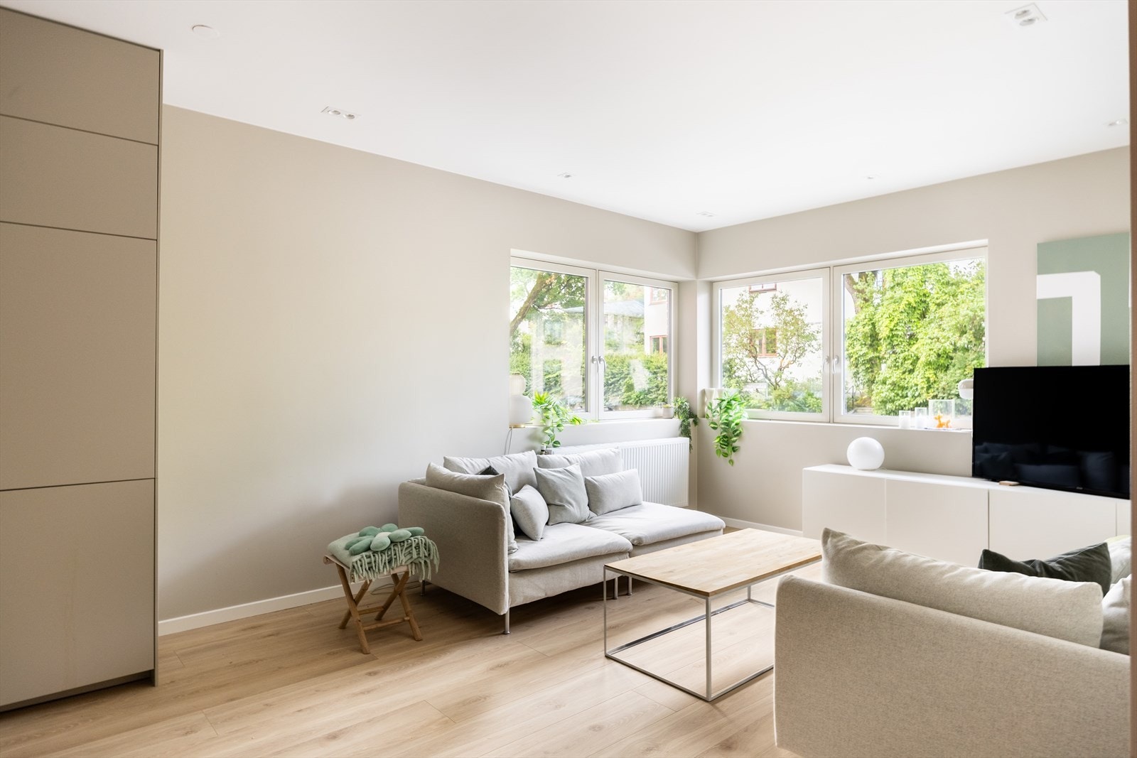 Gjennomgående hjørneleilighet med lysinnslipp fra flere himmelretninger. Galleribilde