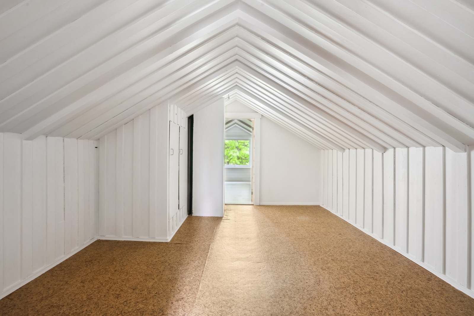 Her er plass for tv- krok eller kanskje husets hjemmekontor. Galleribilde