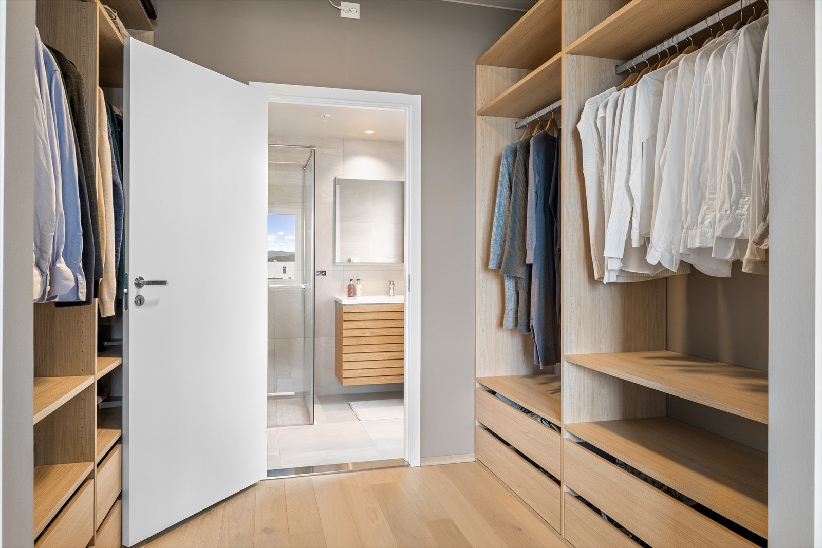 "Walk in closet" Galleribilde